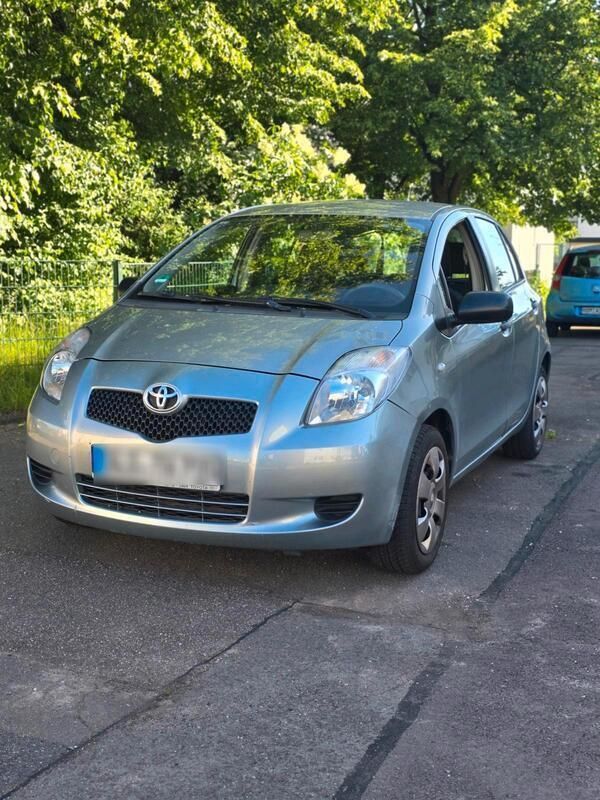 Silber Gebraucht 2006 Toyota Yaris Kleinwagen | 2.200 € (Fairer Preis) - Bild 1/4