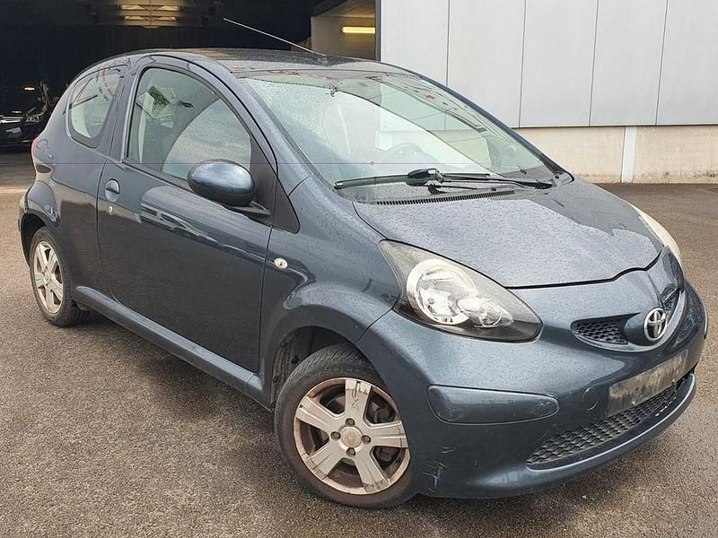 Grau Gebraucht 2008 Toyota Aygo City Kleinwagen | 950 € (Guter Preis) - Bild 1/4