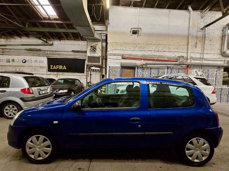 Gebraucht Renault Clio II Authentique 58 PS (42 kW) 2010 Blau Kleinwagen