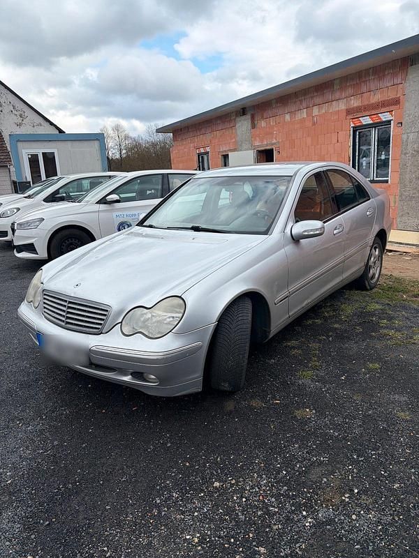 Gebraucht Mercedes 220 143 PS (105 kW) 2001 Silber Limousine