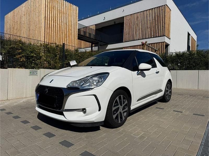 Weiß Gebraucht 2017 Citroën DS3 PureTech Kleinwagen | 5.400 € (Guter Preis) - Bild 1/4