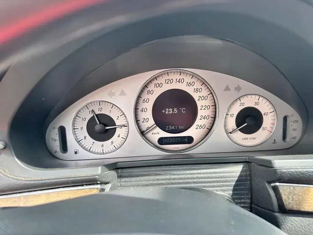 Gebraucht Mercedes E270 177 PS (130 kW) 2003 Gold Kombi