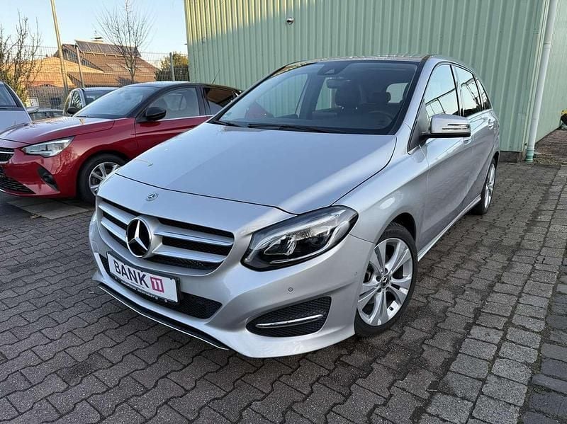 Gebraucht Mercedes B200 Business 156 PS (114 kW) 2017 Polarsilber  metalliclack Van / Kleinbus
