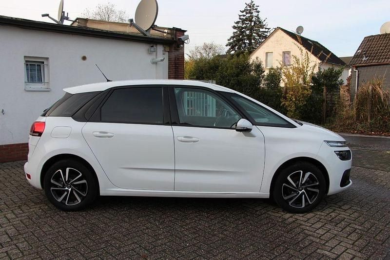 Gebraucht Citroën C4 Feel 131 PS (96 kW) 2018 Weiß Limousine