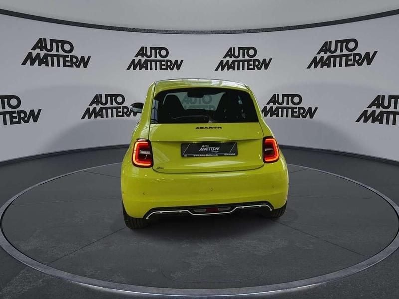 Neu Abarth 500e Turismo 114 kW (155 PS) 2025 Acid green Kleinwagen