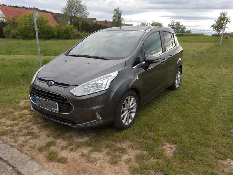 Grau Gebraucht 2015 Ford B-MAX Titanium Van / Kleinbus | 7.900 € - Bild 1/4