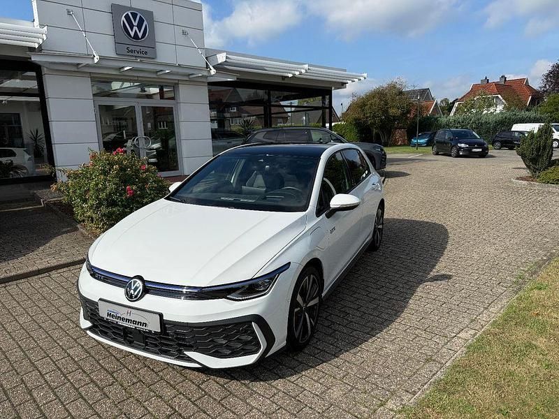 Weiß Gebraucht 2024 VW Golf VIII GTE Limousine | 42.950 € - Bild 1/4