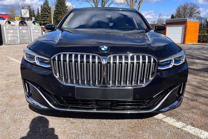 Gebraucht BMW 745e 394 PS (289 kW) 2019 Blau Limousine
