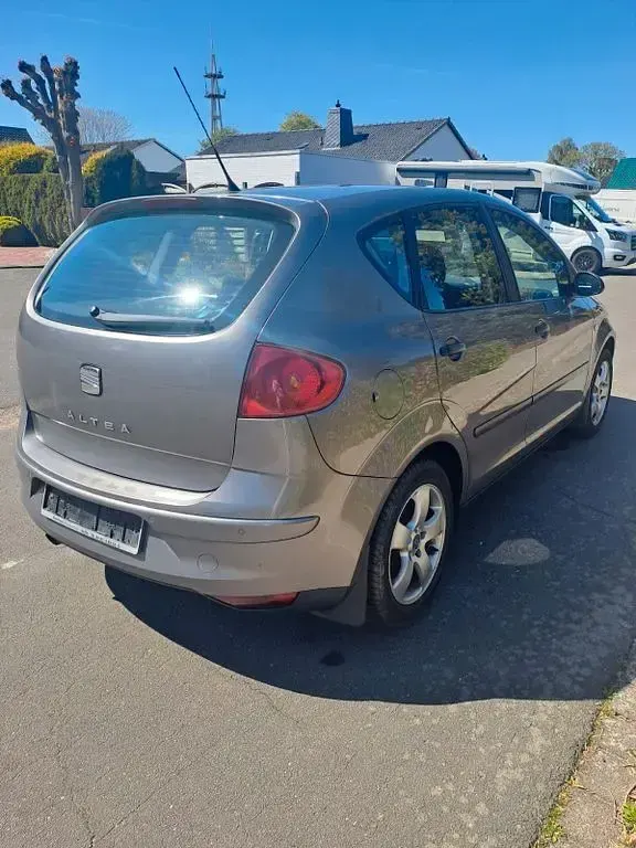 Używany Seat Altea 102 KM (75 kW) 2005 Szary Minivan