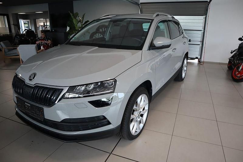 Grau Gebraucht 2021 Skoda Karoq Style SUV | 23.989 € (Superpreis) - Bild 1/4