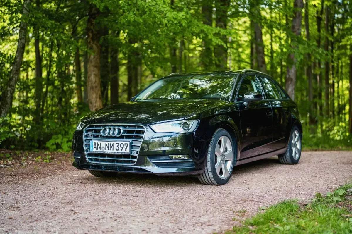 Gebraucht Audi A3 Ambiente 150 PS (110 kW) 2014 Schwarz Limousine