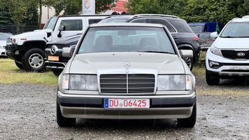Gebraucht Mercedes E230 132 PS (97 kW) 1988 Silber Limousine