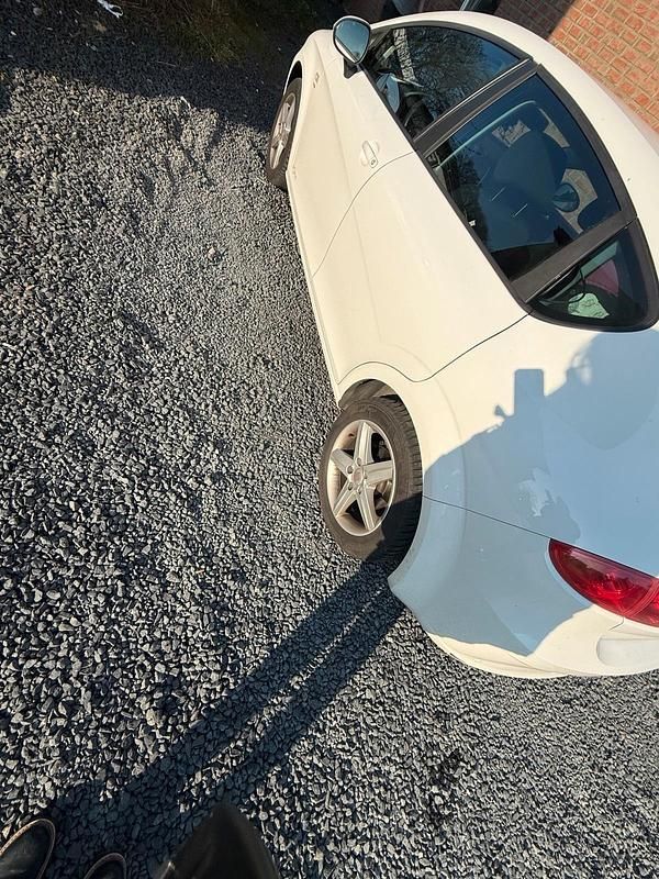 Gebraucht Seat Leon 77 PS (56 kW) 2012 Weiß Kleinwagen