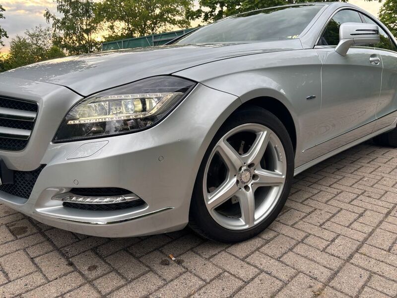 Silber Gebraucht 2011 Mercedes CLS350 AMG Limousine | 21.999 € (Guter Preis) - Bild 1/4