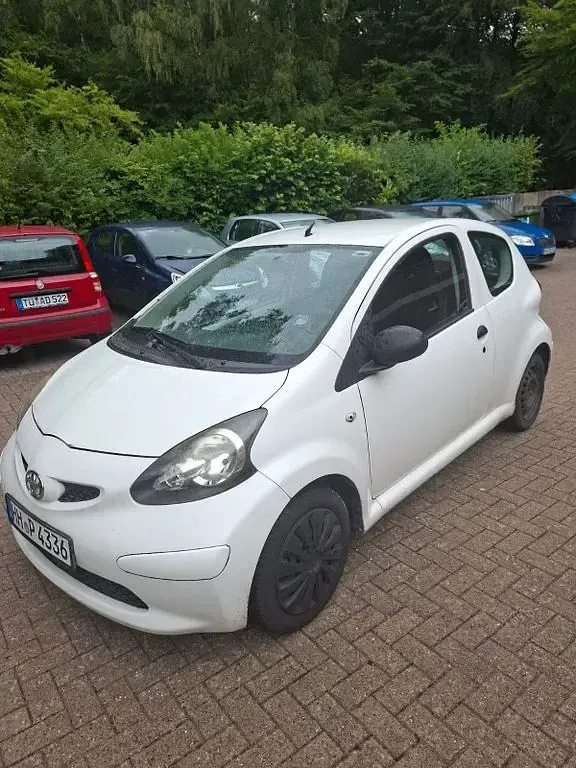 Gebraucht Toyota Aygo 68 PS (50 kW) 2008 Weiß Kleinwagen
