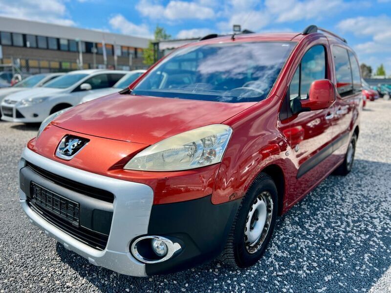 Rot Gebraucht 2009 Peugeot Partner Tepee Outdoor Van / Kleinbus | 2.500 € (Superpreis) - Bild 1/4