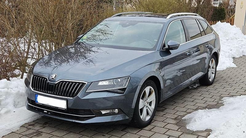 Gebraucht Skoda Superb Style 150 PS (110 kW) 2018 Grau Kombi