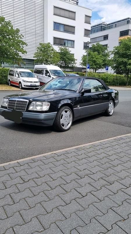 Schwarz Gebraucht 1993 Mercedes E320 Cabrio | 24.999 € - Bild 1/4