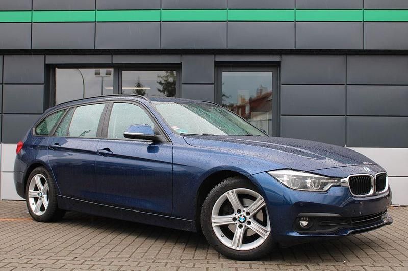 Gebraucht BMW 318 Advantage 150 PS (110 kW) 2016 Blau Kombi