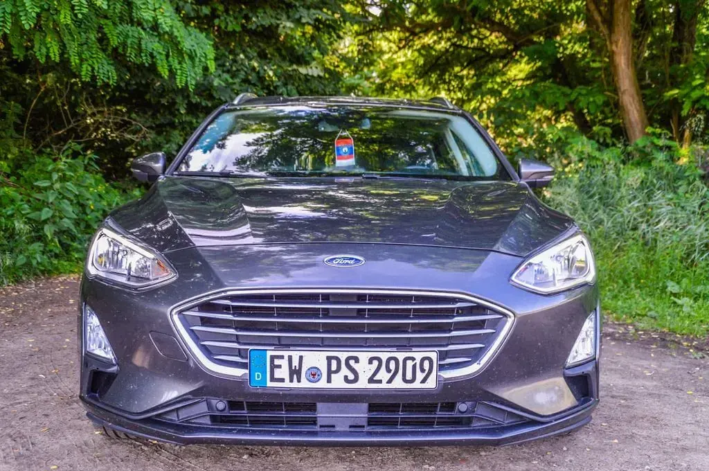 Gebraucht Ford Focus Titanium 120 PS (88 kW) 2018 Grau Kombi