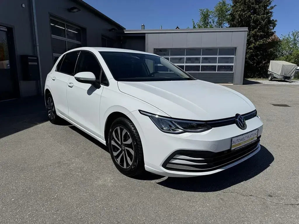 Gebraucht VW Golf VIII Active 150 PS (110 kW) 2022 Weiß Limousine