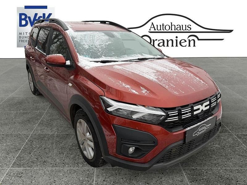 Braun Gebraucht 2024 Dacia Jogger Expression Van / Kleinbus | 18.990 € (Superpreis) - Bild 1/4