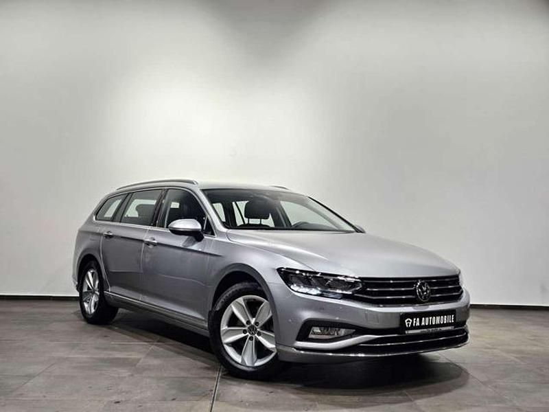 Gebraucht VW Passat Sport 200 PS (147 kW) 2024 Pyrit silber (metallic) Kombi