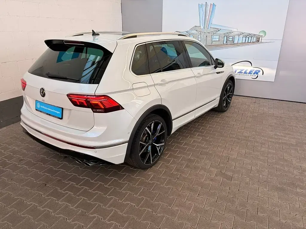 Gebraucht VW Tiguan R 320 PS (235 kW) 2023 Oryxweiß perlmutteffekt (metallic) SUV