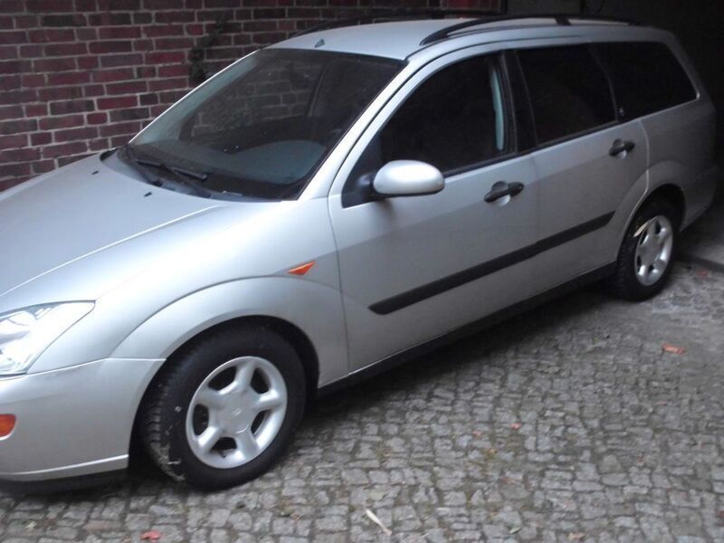 Silber Gebraucht 2001 Ford Focus Ghia Kombi | 2.250 € (Fairer Preis) - Bild 1/4