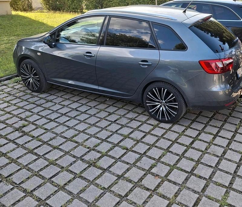 Grau Gebraucht 2013 Seat Ibiza ST FR Kombi | 9.490 € - Bild 1/4