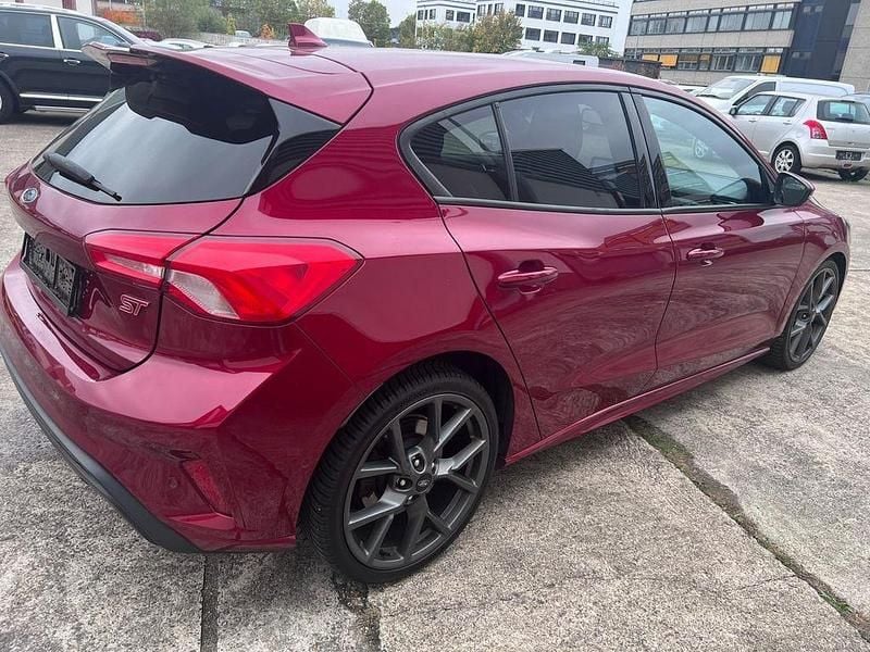 Second-hand Ford Focus ST 190 CP (139 kW) 2020 Roșu Berlinǎ