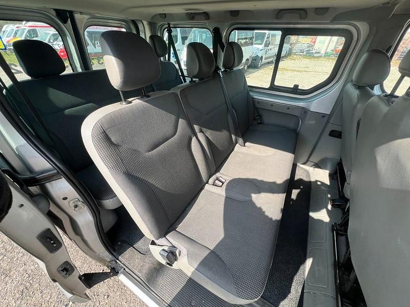 Gebraucht Opel Vivaro 90 PS (66 kW) 2009 Silber Van / Kleinbus