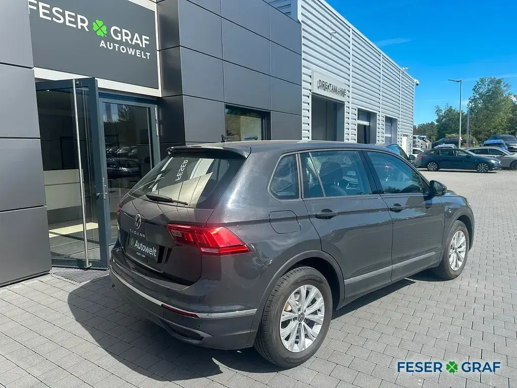 Gebraucht VW Tiguan 131 PS (96 kW) 2022 Uranograu SUV