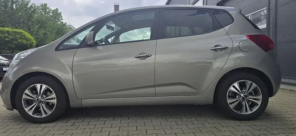 Gebraucht Kia Venga DREAM-TEAM Edition 125 PS (91 kW) 2017 Silber Kleinwagen