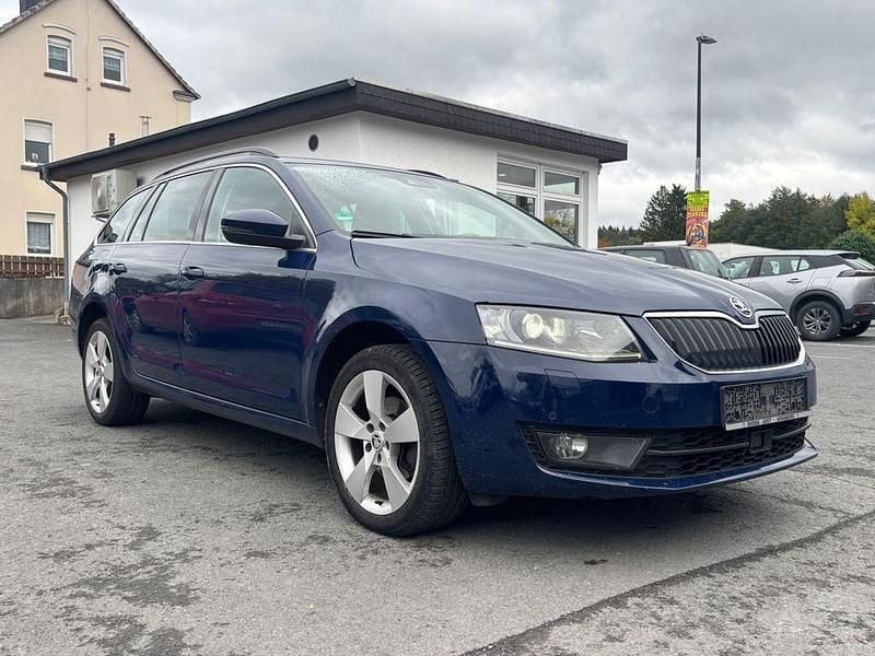 Blau Gebraucht 2016 Skoda Octavia Style Kombi | 8.950 € (Guter Preis) - Bild 1/4