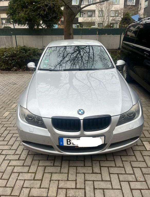 Gebraucht BMW 320 150 PS (110 kW) 2007 Grau Limousine