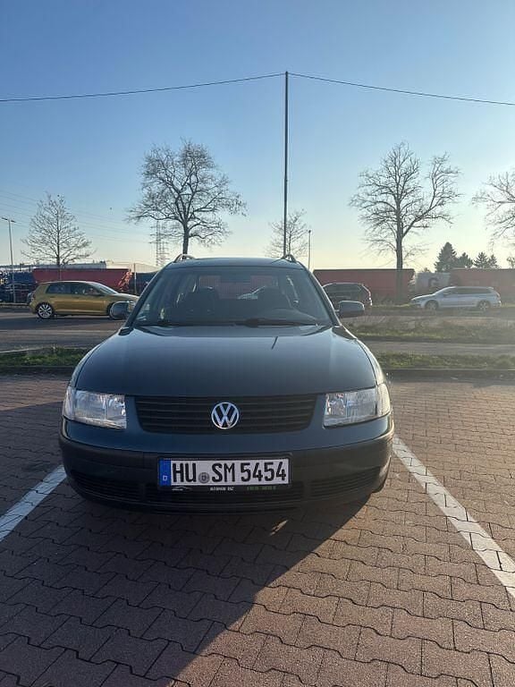 Gebraucht VW Passat Comfortline 101 PS (74 kW) 1998 Grün Limousine