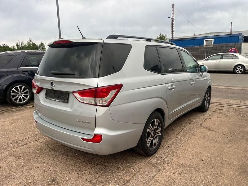 Gebraucht SsangYong Rodius 155 PS (114 kW) 2015 Silber Van / Kleinbus