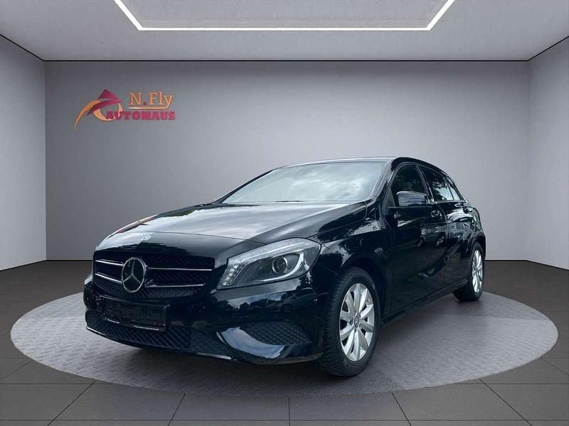 Gebraucht Mercedes A180 Style 109 PS (80 kW) 2015 Kosmosschwarz Kleinwagen