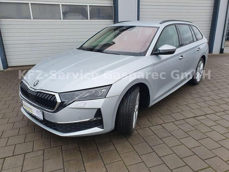 Silber Gebraucht 2025 Skoda Octavia Selection Kombi | 31.700 € (Superpreis) - Bild 1/4