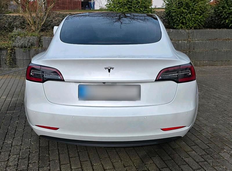 Gebraucht Tesla Model 3 Standard Range 239 kW (325 PS) 2021 Weiß Limousine