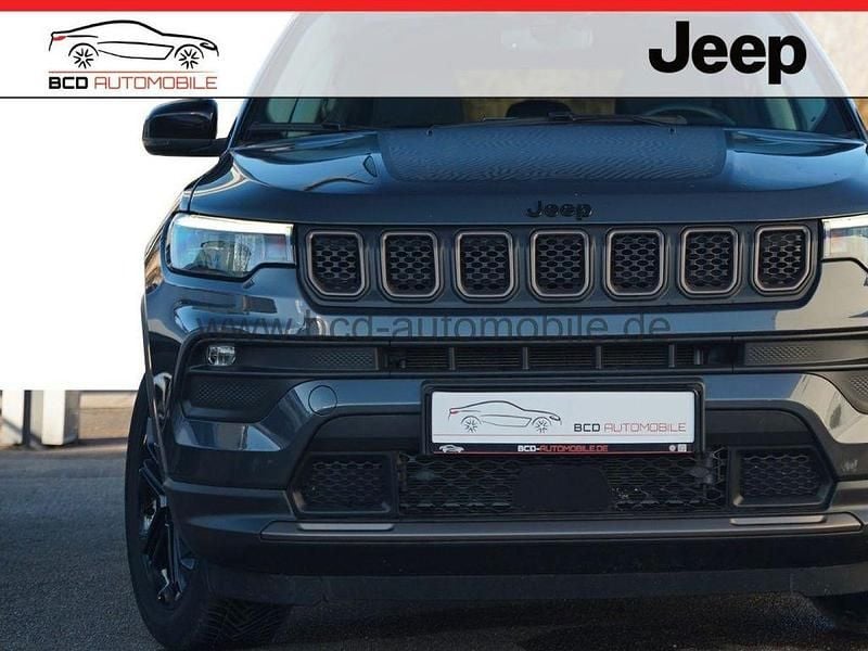 Grau Gebraucht 2022 Jeep Compass Limited SUV | 22.990 € (Superpreis) - Bild 1/4