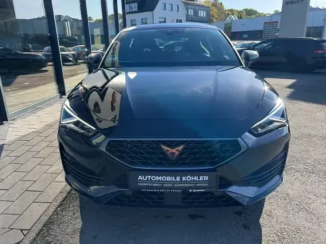 Second-hand Cupra Leon 150 CP (110 kW) 2023 Negru Berlinǎ