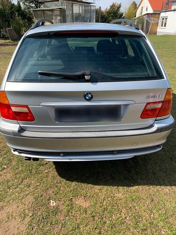 Gebraucht BMW 320 150 PS (110 kW) 2000 Silber Kombi