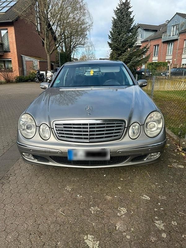 Usata Mercedes E200 122 CV (89 kW) 2004 Argento Berlina