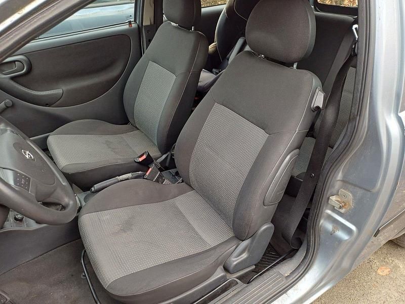 Gebraucht Opel Corsa 80 PS (58 kW) 2004 Grau Kleinwagen