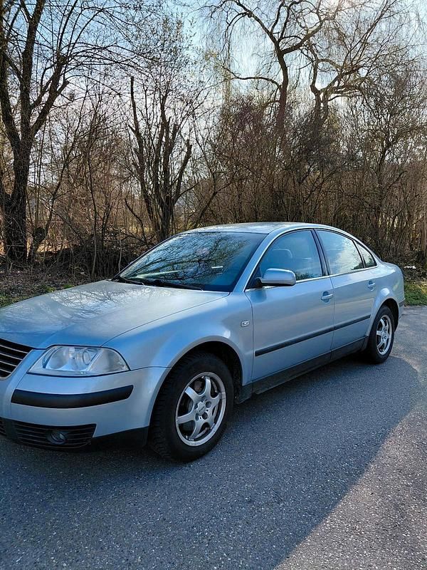 Gebraucht VW Passat 116 PS (85 kW) 2001 Blau Limousine