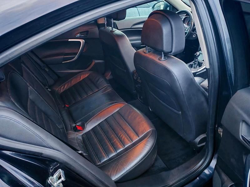 Gebraucht Opel Insignia 140 PS (102 kW) 2009 Schwarz Limousine