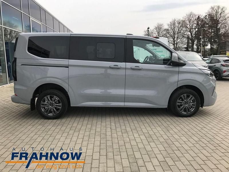 Neu Ford Tourneo Titanium 170 PS (125 kW) 2026 Grau Van / Kleinbus
