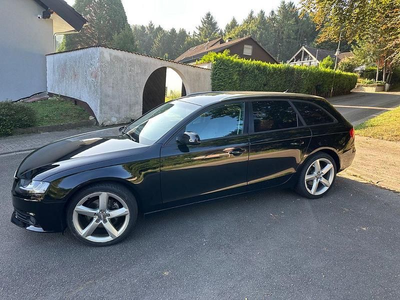 Schwarz Gebraucht 2010 Audi A4 Attraction Kombi | 6.390 € (Fairer Preis) - Bild 1/4